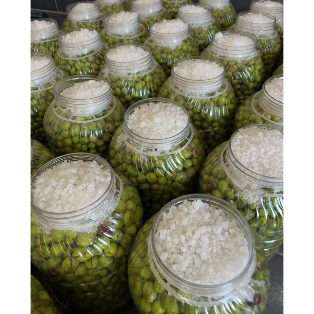 Küçük Çiftlik Taş Kırma Yeşil Ayvalık Zeytini – NET 2 KG